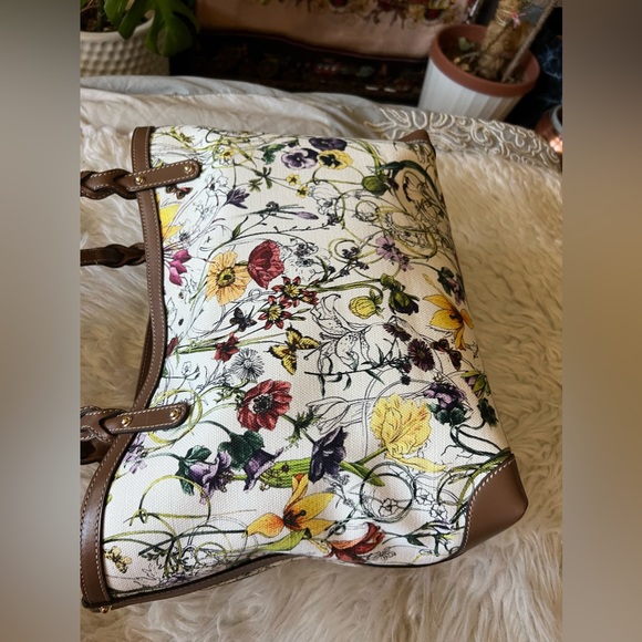 EUC Like new GUCCI FLORA GARDEN TOTE - Picture 8 of 16